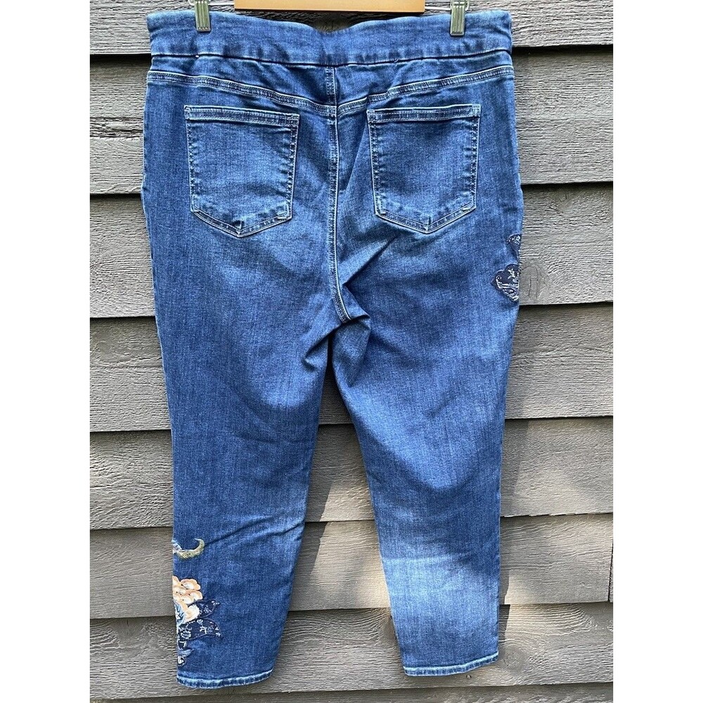 Chico’s 2.5 Pull On Jegging Ankle Jean Floral Embroidery Stretch Denim Sz 14R - Picture 2 of 16